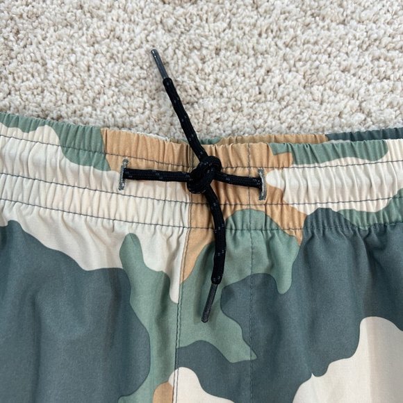 Old Navy Active Mens Swim Trunks 2XL Bathing Suit Board Shorts Swimsuit Camo - Picture 3 of 15